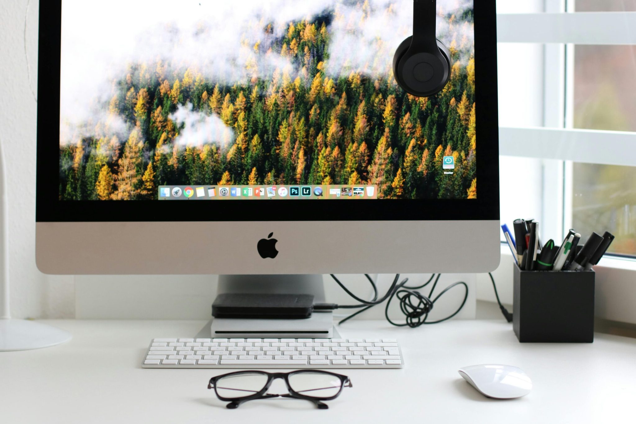 10 Awesome Ways to Customize Your Desktop Layout - JJMicro
